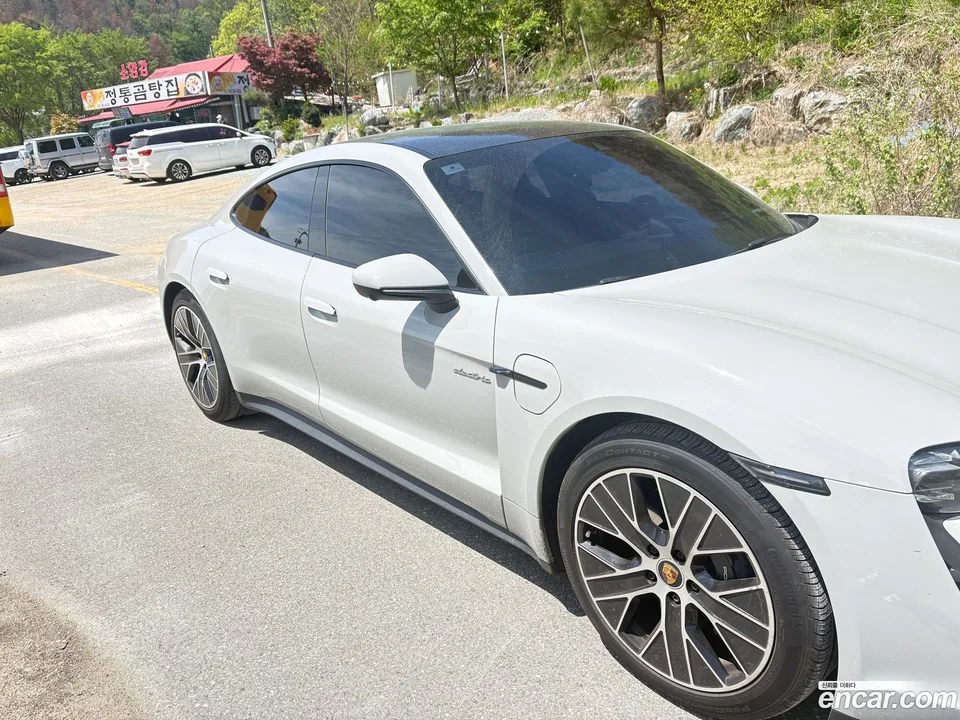 Porsche Taycan 2023 — миниатюра 4