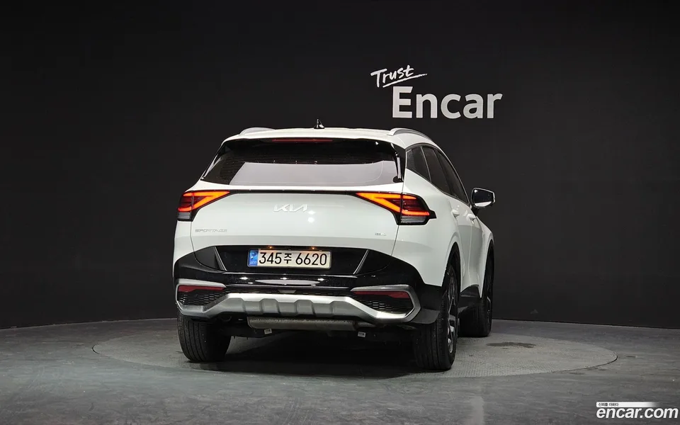 Kia Sportage Hybrid 2WD 2023 — миниатюра 4