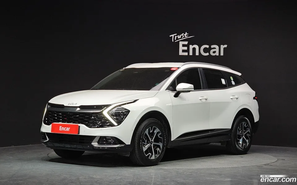 Kia Sportage Hybrid 2WD 2023 — фото 1, купить с доставкой в Москву