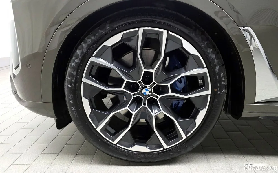BMW X7 xDrive 40i M 6 2025 — миниатюра 5