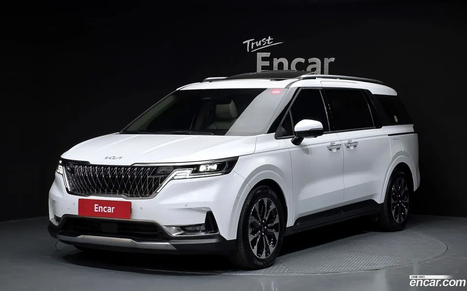 Kia Carnival 7 2023 — фото 1, купить с доставкой в Москву