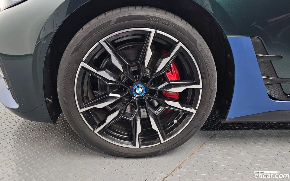 BMW i4 M50 2023 — миниатюра 5