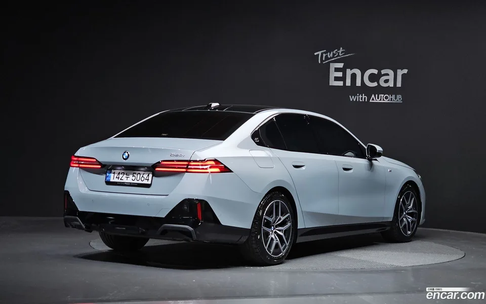 BMW 5 Series 520i M 2024 — миниатюра 2