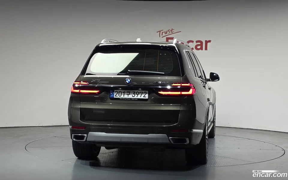 BMW X7 xDrive 40i 7 2023 — миниатюра 4