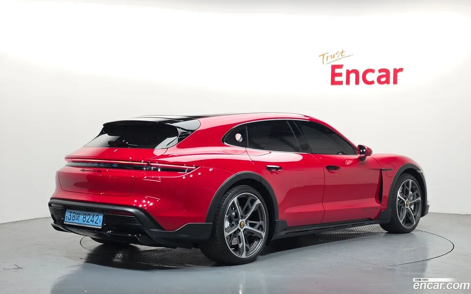Porsche Taycan 2022 — миниатюра 2