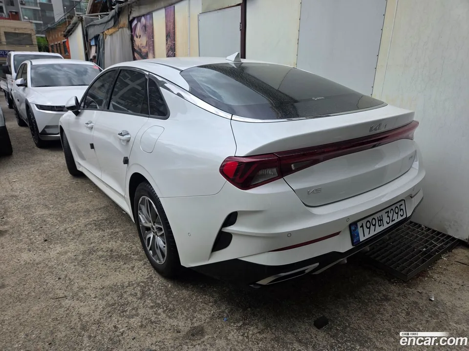 Kia K5 Hybrid 2023 — миниатюра 2