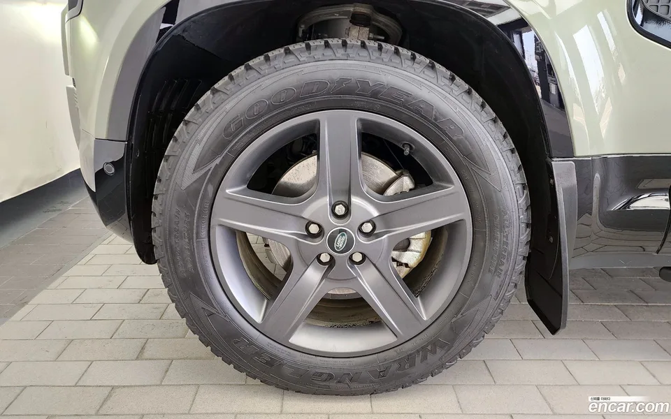 Land Rover Defender 110 D250 X- SE 2025 — миниатюра 5