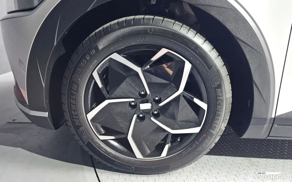 Hyundai Ioniq 5 2023 — миниатюра 5