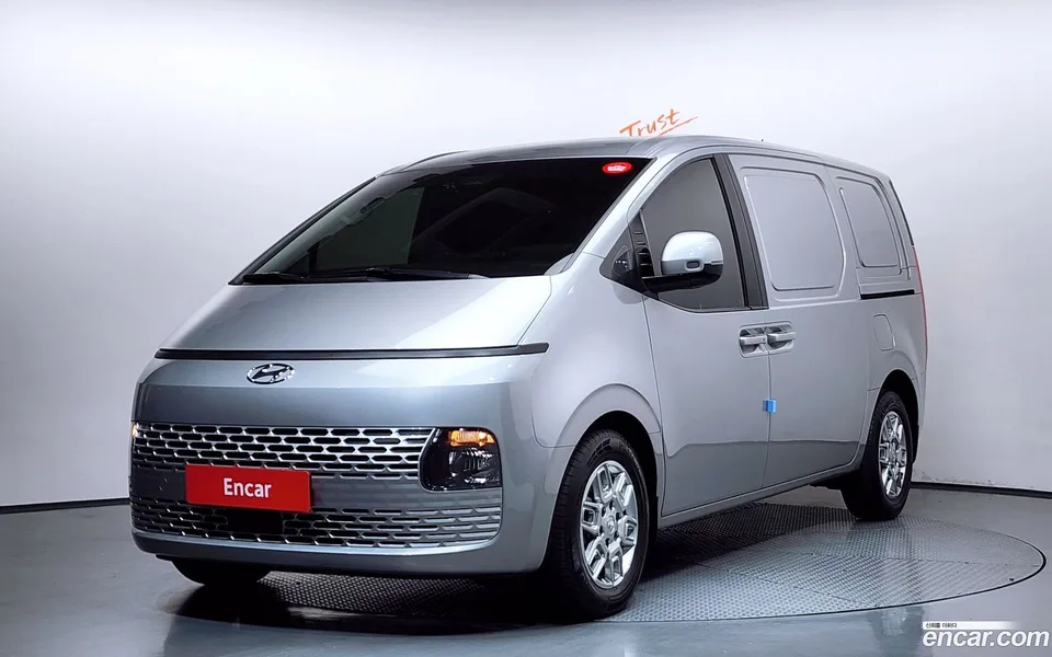 Hyundai Staria 3 2023 — фото 1, купить с доставкой в Москву