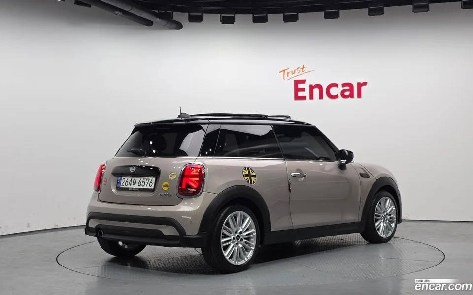 MINI Cooper 2023 — миниатюра 2