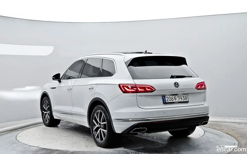 Volkswagen Touareg 3.0 TDI 2023 — миниатюра 2