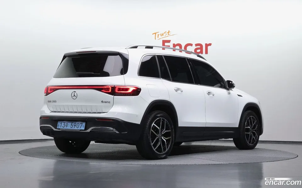 Mercedes-Benz EQB EQB300 4MATIC AMG 2022 — миниатюра 2