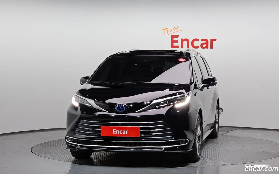 Toyota Sienna 2.5 2WD 2025 — миниатюра 3