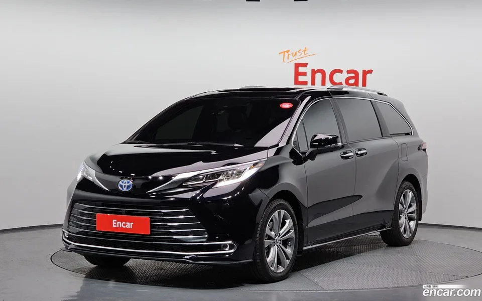 Toyota Sienna 2.5 2WD 2025 — фото 1, купить с доставкой в Москву