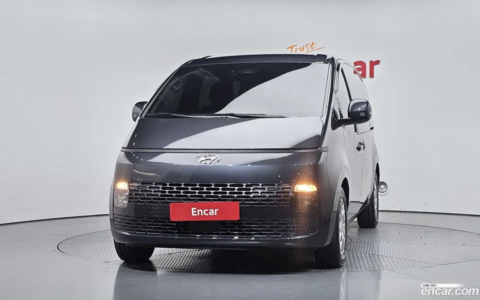 Hyundai Staria 11 2023 — миниатюра 2