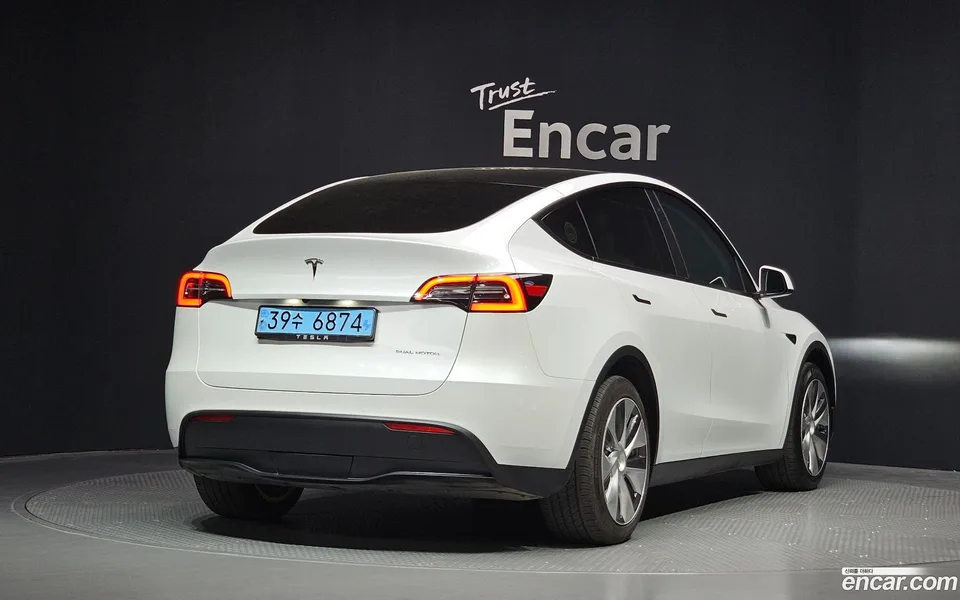 Tesla Model Y AWD 2022 — миниатюра 2