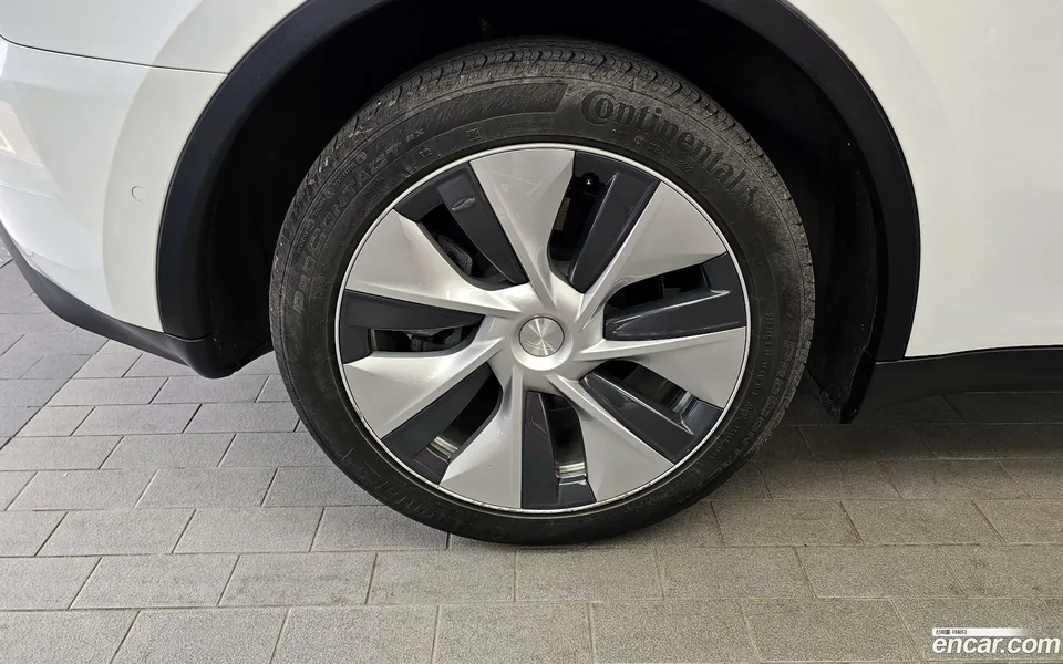 Tesla Model Y AWD 2022 — миниатюра 5