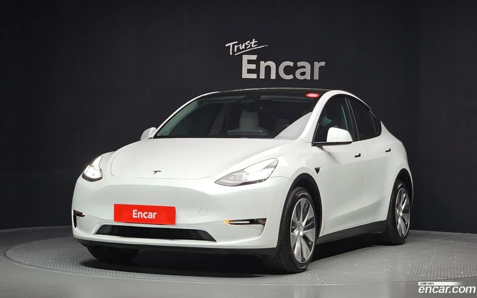 Tesla Model Y AWD 2022 — фото 1, купить с доставкой в Москву