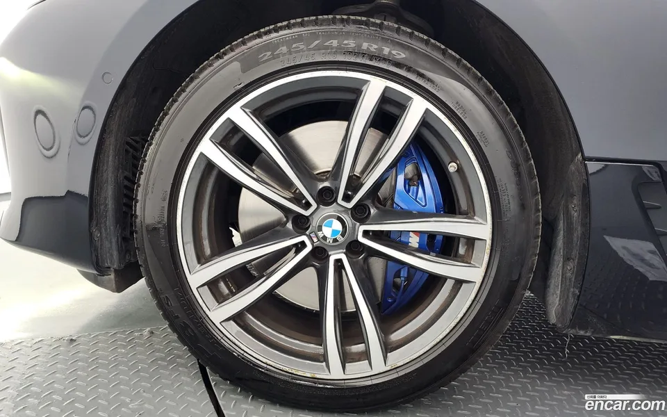 BMW 6 Series GT 620d xDrive M 2023 — миниатюра 5