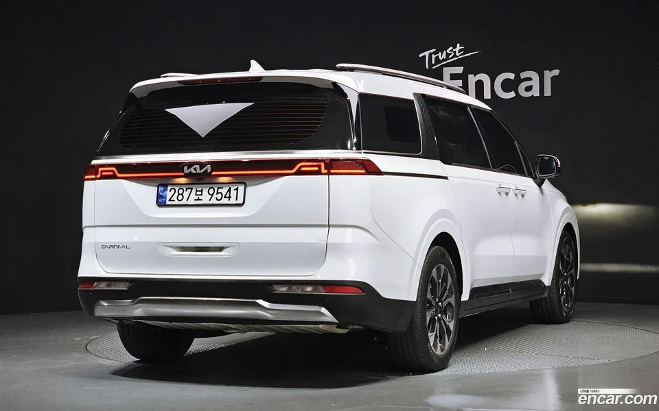 Kia Carnival 9 2023 — миниатюра 2