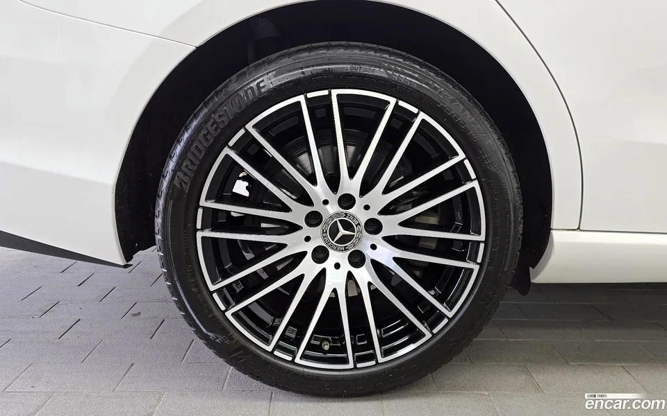Mercedes-Benz C-Class C200 2022 — миниатюра 5