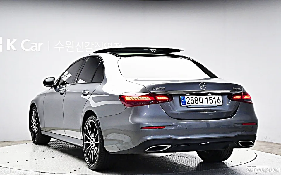 Mercedes-Benz E-Class E350 4MATIC AMG Line 2023 — миниатюра 2