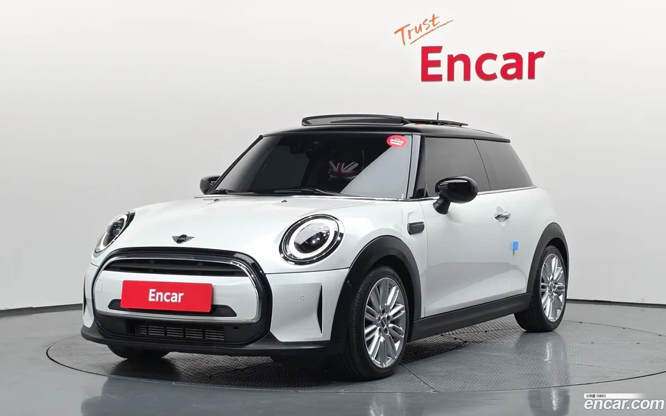 MINI Cooper 2023 — фото 1, купить с доставкой в Москву