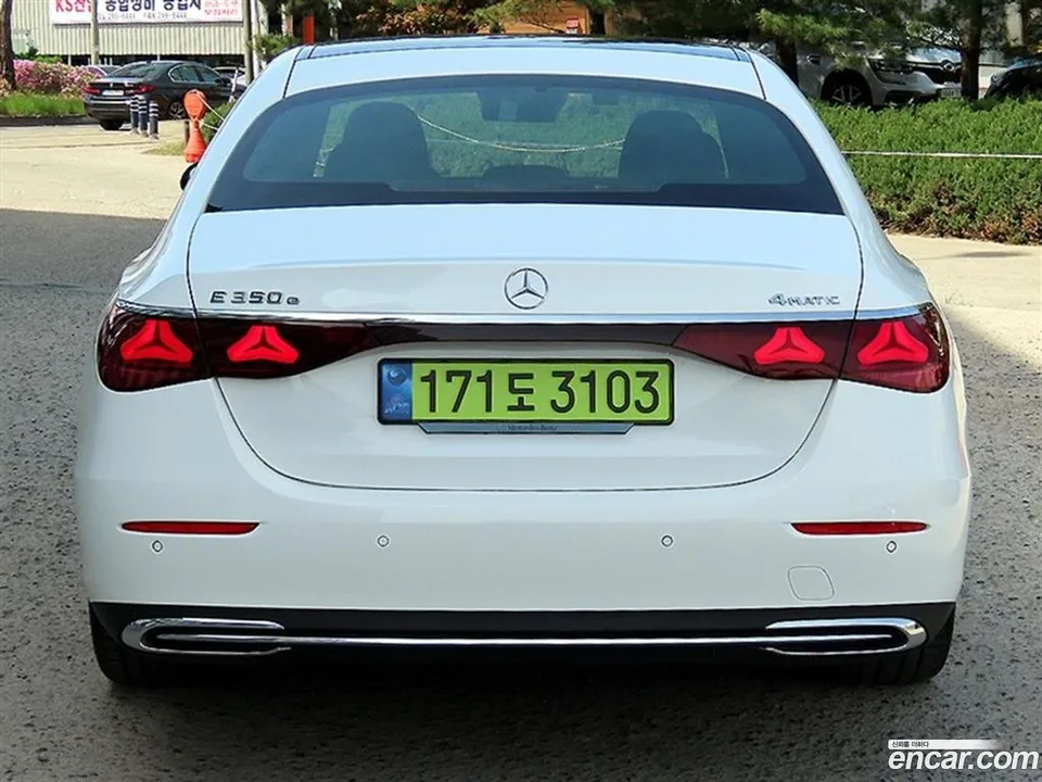 Mercedes-Benz E-Class E350e 4MATIC 2025 — миниатюра 4