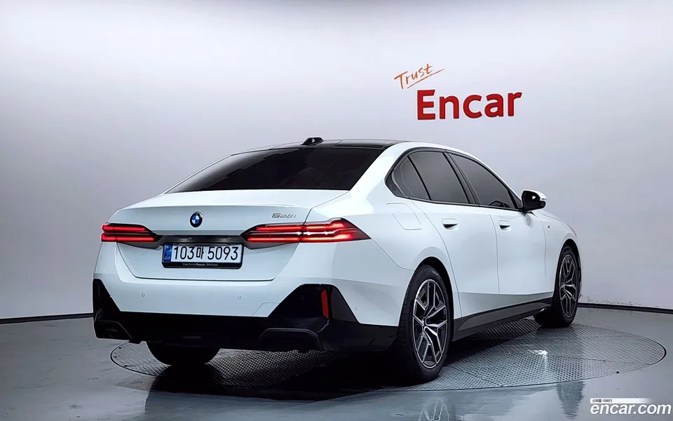 BMW 5 Series 520i M 2025 — миниатюра 2