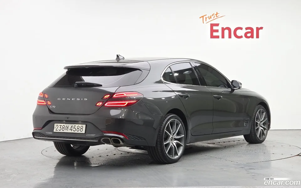 Genesis G70 Shooting Brake 2.0T 2WD 2022 — миниатюра 2