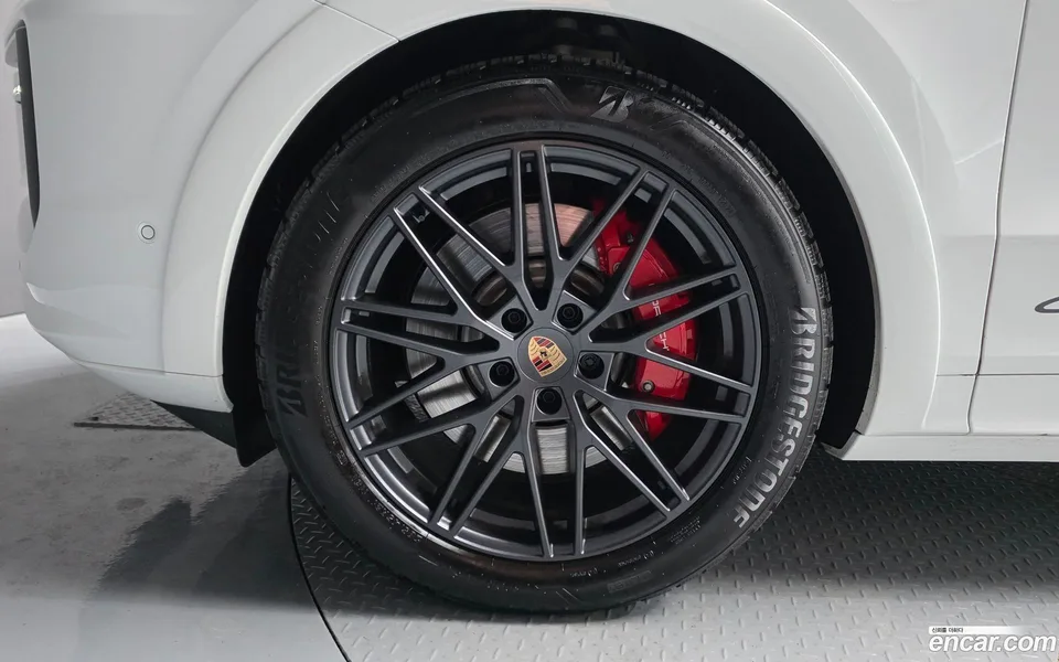Porsche Cayenne 4.0 GTS 2025 — миниатюра 5