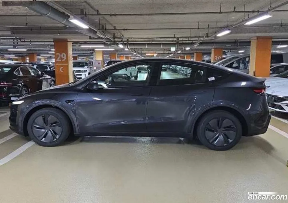 Tesla Model Y RWD 2026 — миниатюра 2