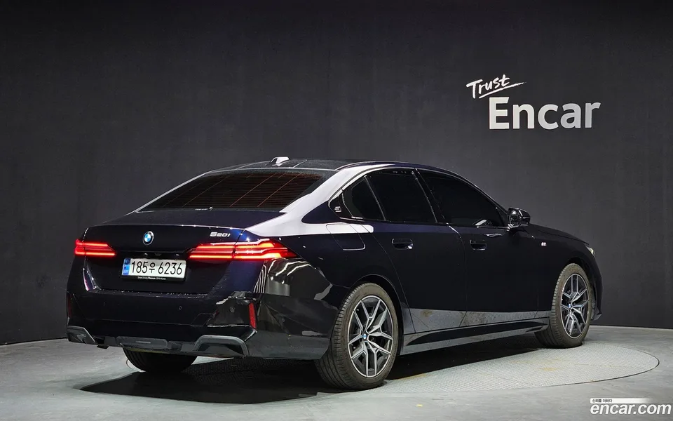 BMW 5 Series 520i M 2025 — миниатюра 2
