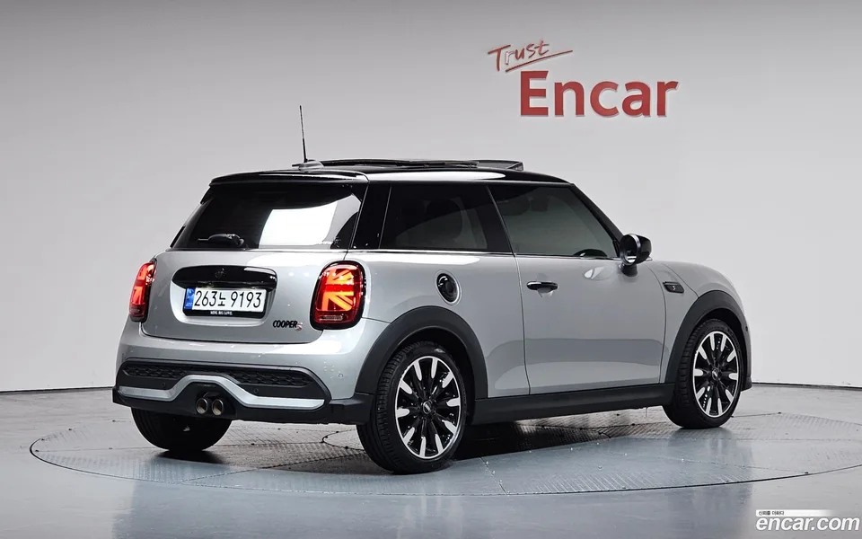MINI Cooper S 2023 — миниатюра 2