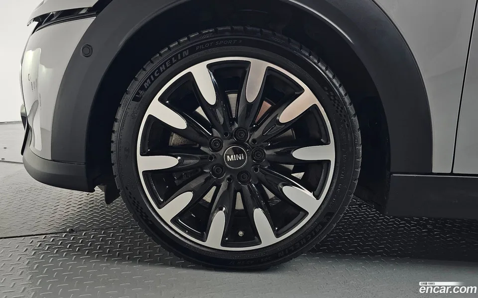 MINI Cooper S 2023 — миниатюра 5