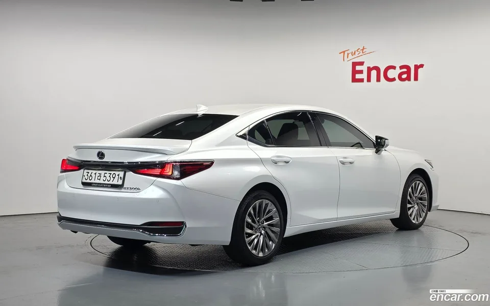 Lexus ES 300h 2024 — миниатюра 2