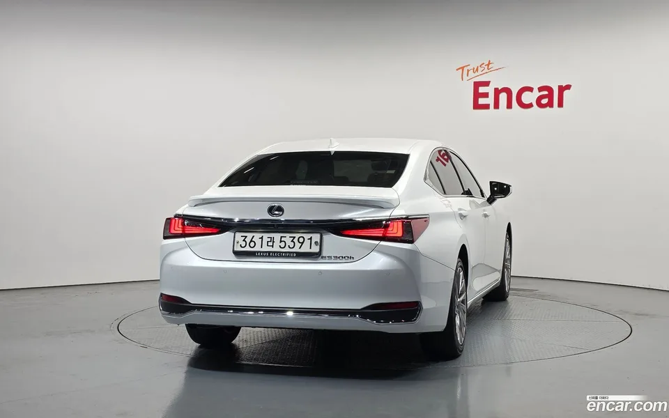 Lexus ES 300h 2024 — миниатюра 4