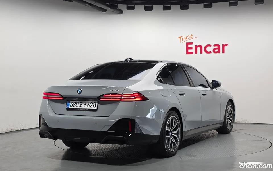 BMW 5 Series 520i M 2025 — миниатюра 2