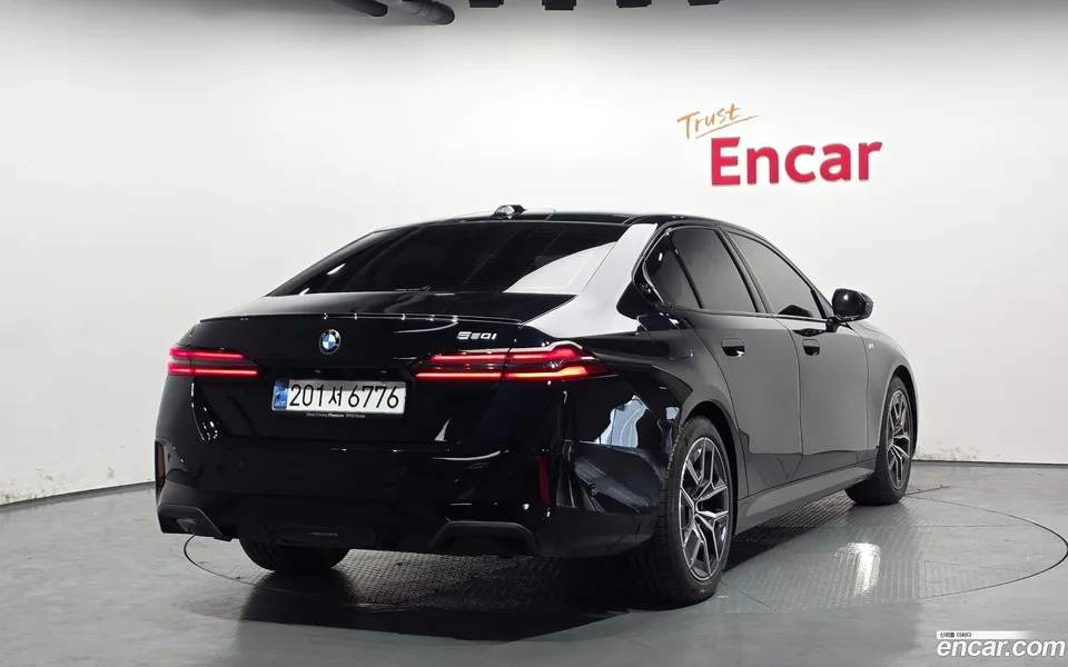 BMW 5 Series 520i 2024 — миниатюра 2