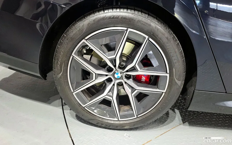 BMW 5 Series 520i 2024 — миниатюра 5