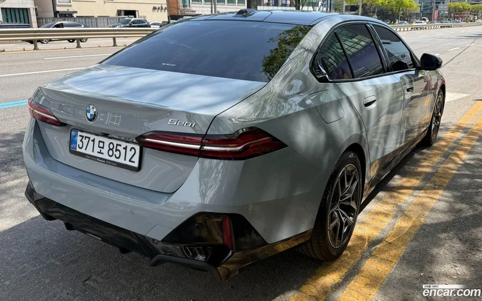 BMW 5 Series 520i M 2026 — миниатюра 2