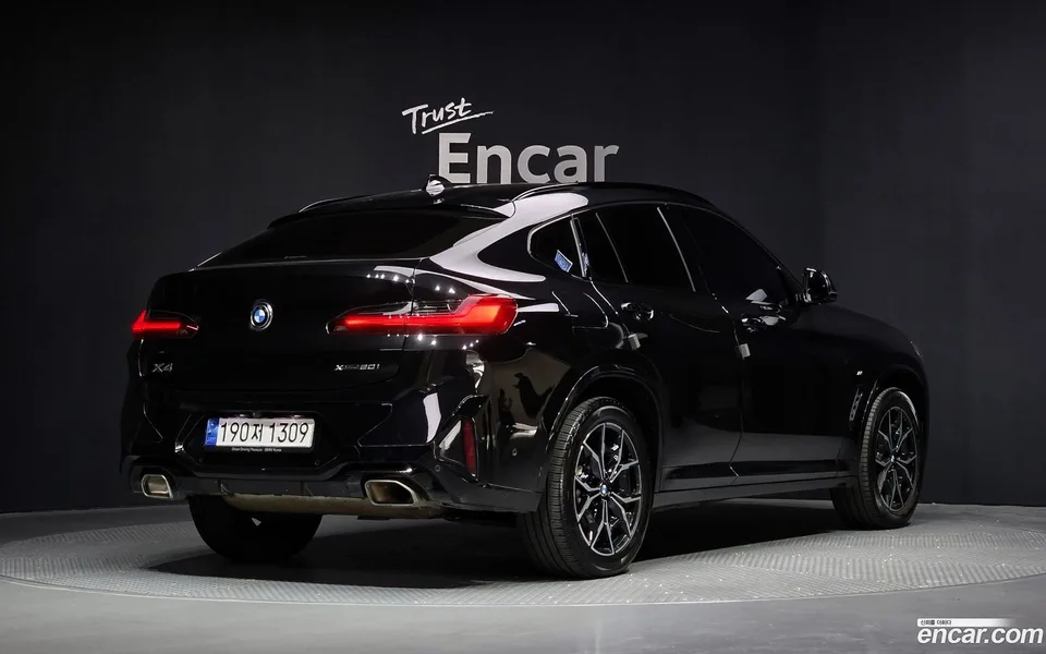 BMW X4 xDrive20i M 2023 — миниатюра 2