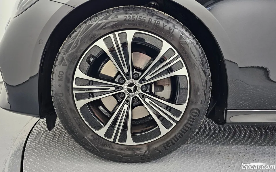 Mercedes-Benz E-Class E200 2024 — миниатюра 5