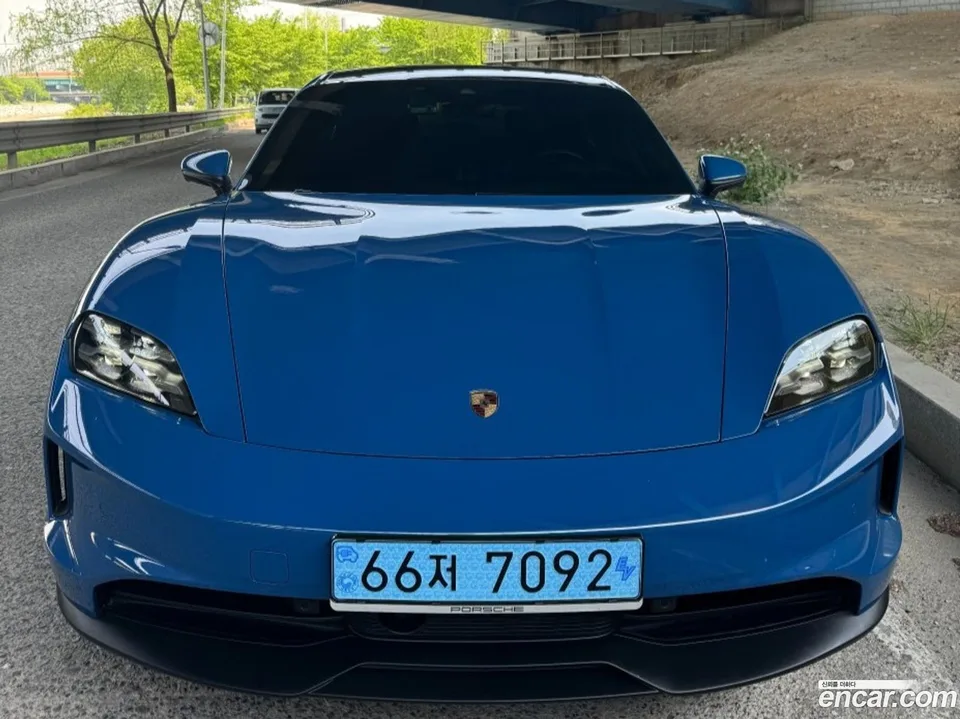 Porsche Taycan 2024 — миниатюра 3