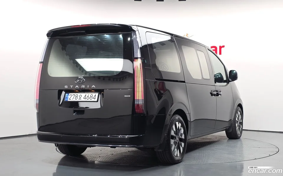 Hyundai Staria 4WD 7 2023 — миниатюра 2