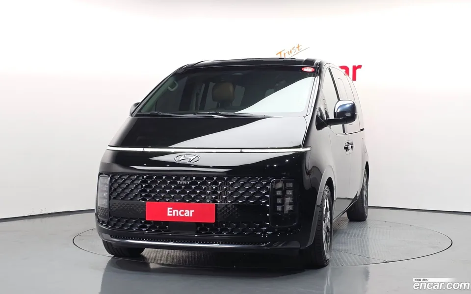 Hyundai Staria 4WD 7 2023 — миниатюра 3
