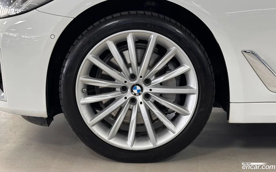 BMW 5 Series 530i xDrive 2023 — миниатюра 2
