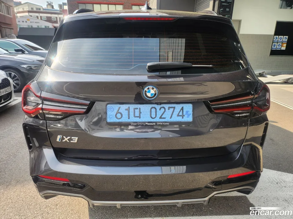 BMW iX3 M 2025 — миниатюра 2
