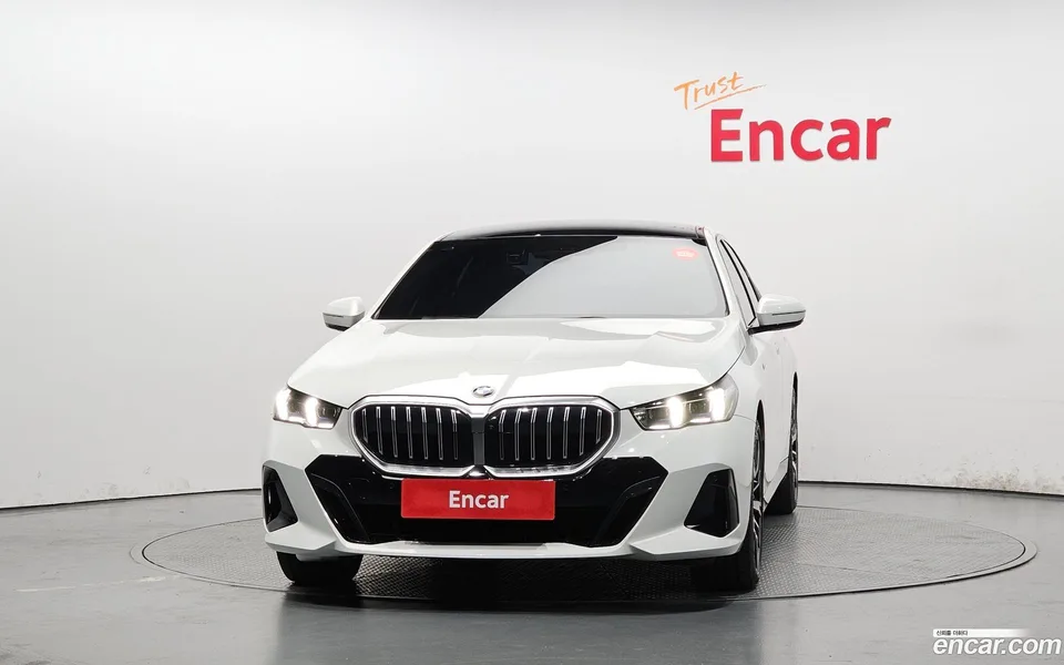 BMW 5 Series 530i xDrive M 2024 — миниатюра 3