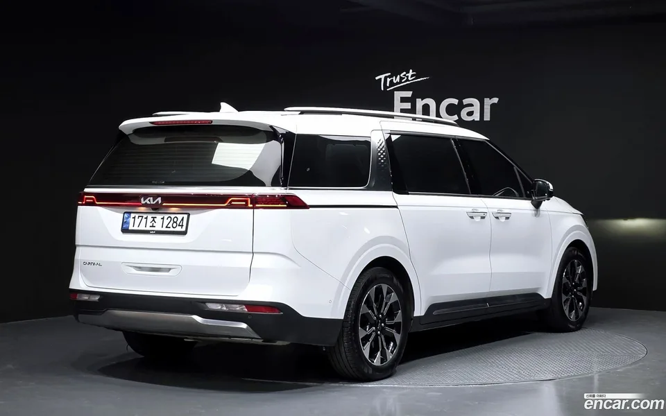 Kia Carnival 7 2023 — миниатюра 2